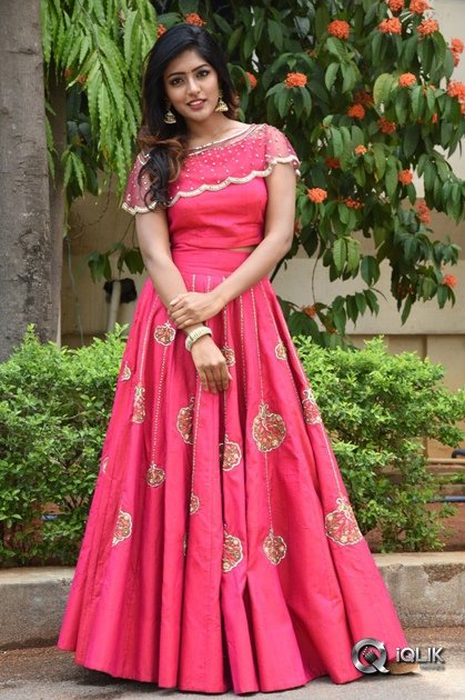 Eesha-Rebba-At-Ami-Thumi-Movie-Pre-Release-Function